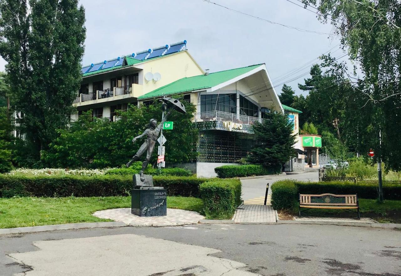 Hotel - Saya ซากาดซอร์ ภายนอก รูปภาพ