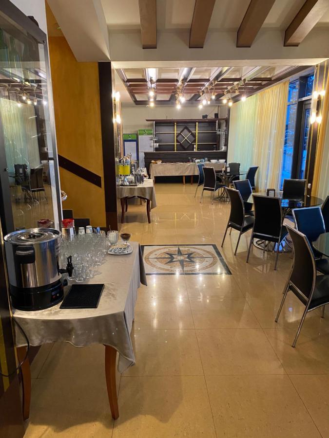 Hotel - Saya ซากาดซอร์ ภายนอก รูปภาพ