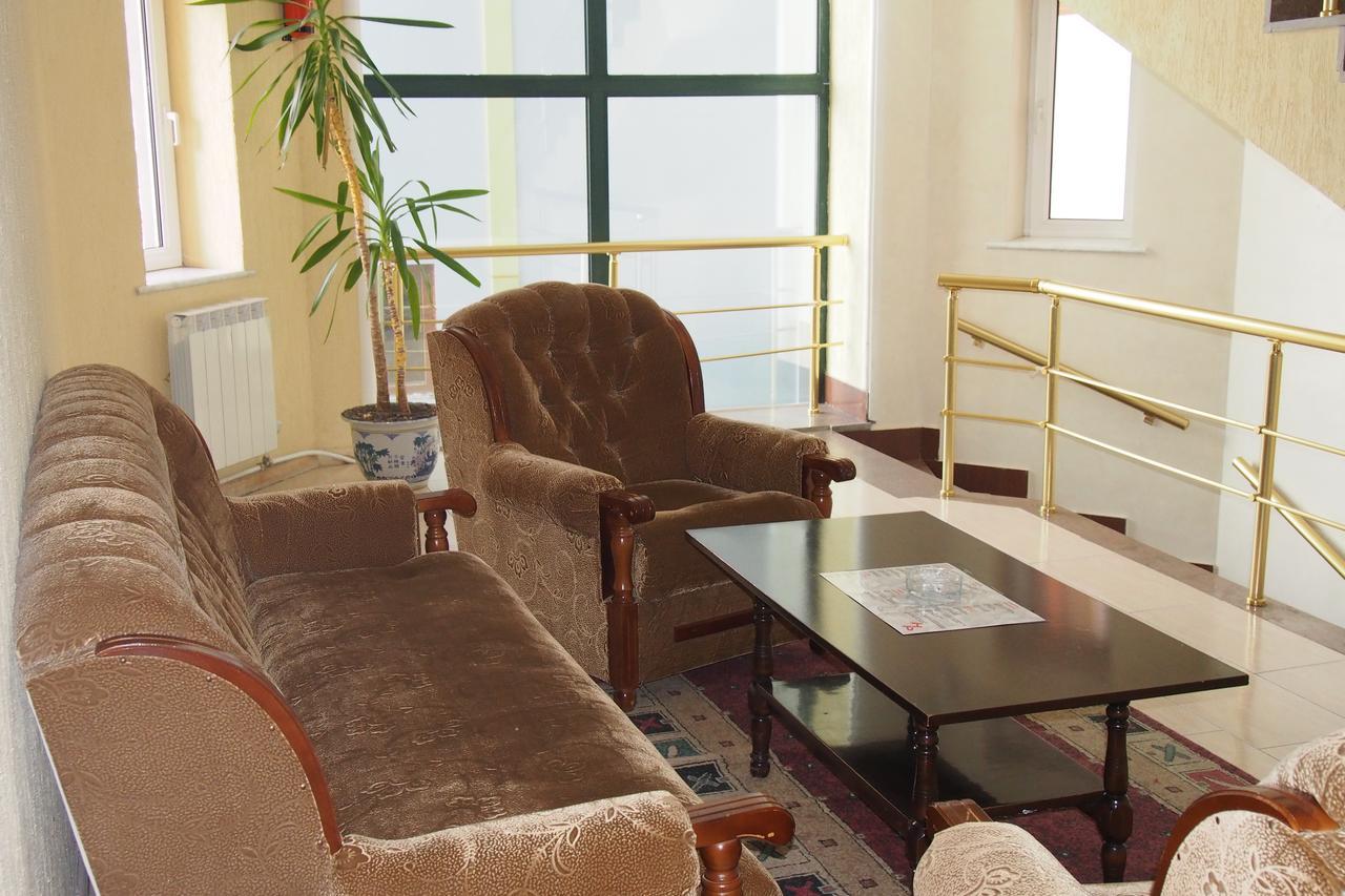 Hotel - Saya ซากาดซอร์ ภายนอก รูปภาพ