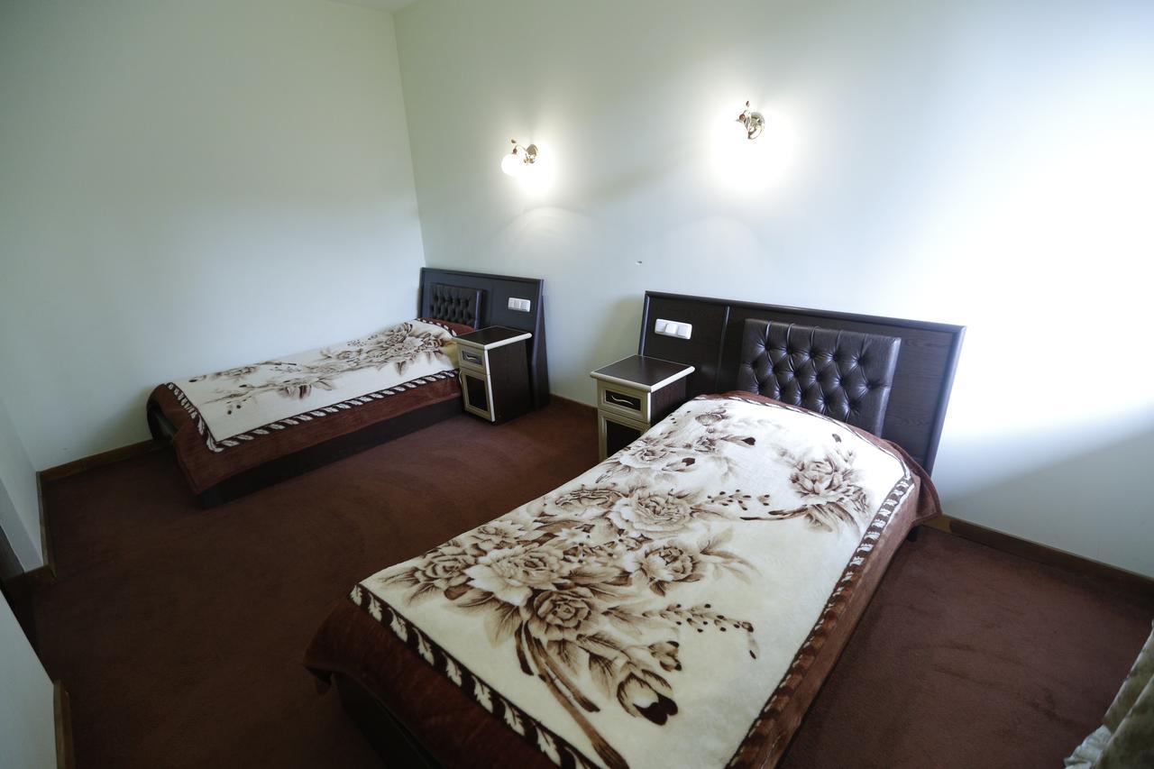 Hotel - Saya ซากาดซอร์ ภายนอก รูปภาพ